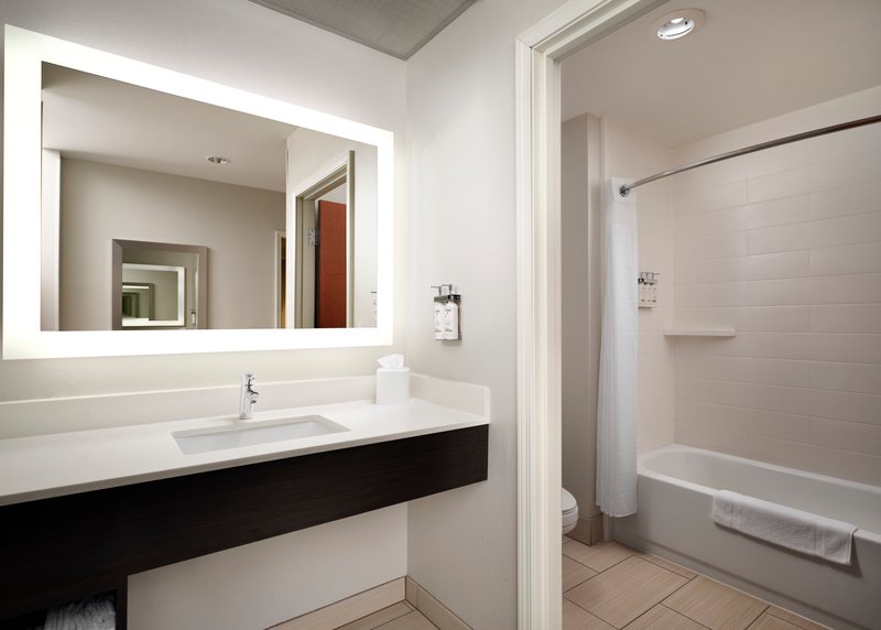 Holiday Inn Express & Suites New Orleans Airport