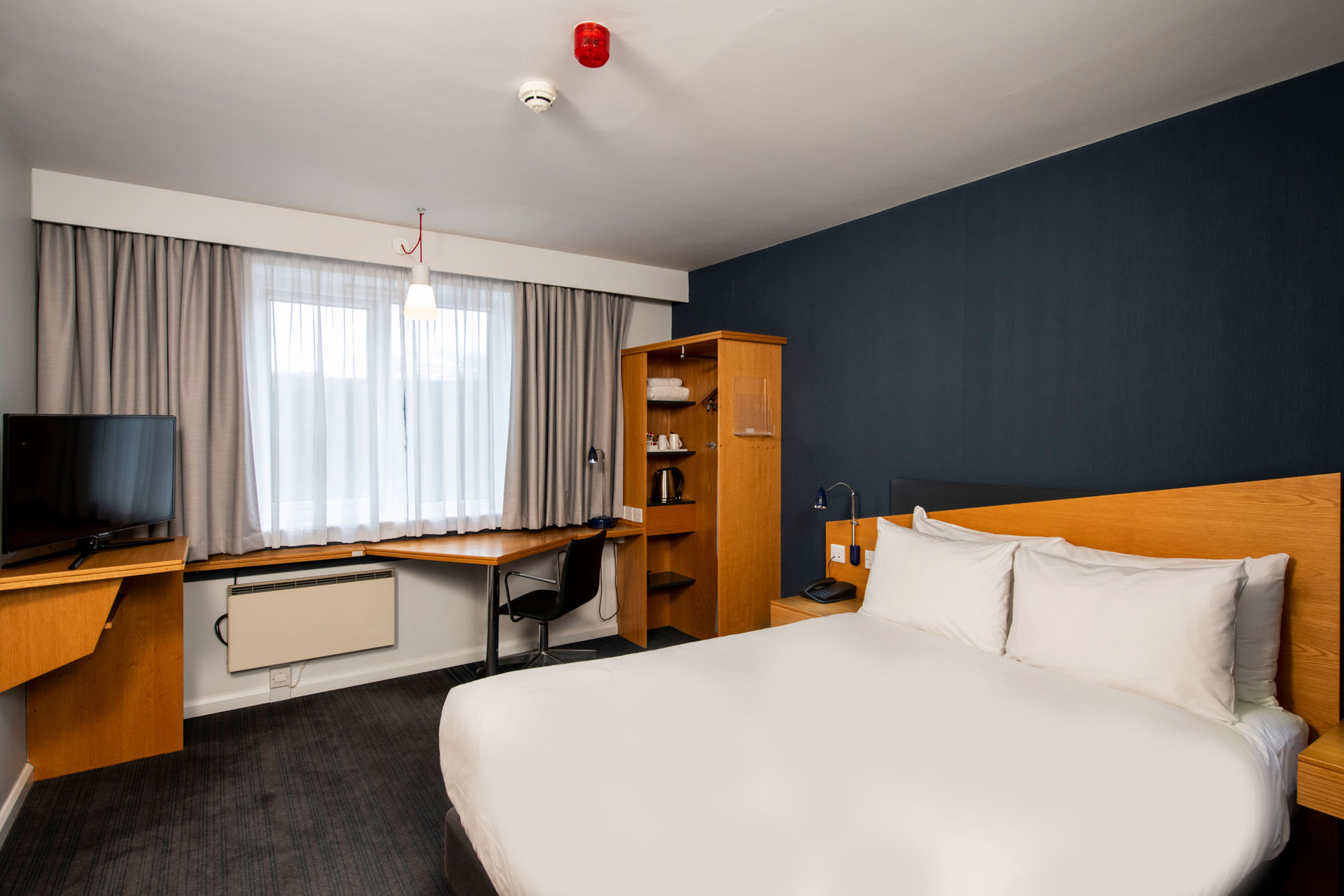 Holiday Inn Express DERBY - PRIDE PARK Room Type - 1 Double Accessible with Free Hot Breakfast Holiday Inn Express DERBY - PRIDE PARK Room Type - 1 Double Accessible with Free Hot Breakfast