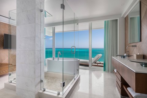 Ritz-Carlton Suite - Bathroom