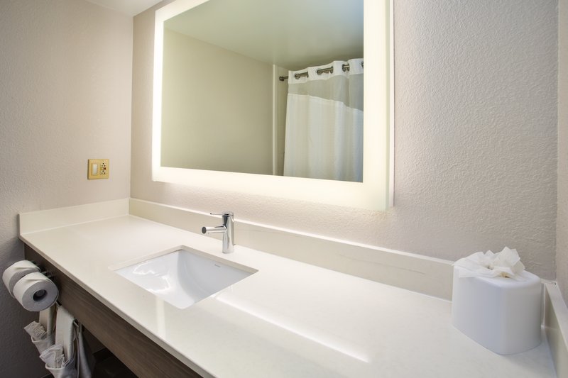 Holiday Inn Express Nashville Airport