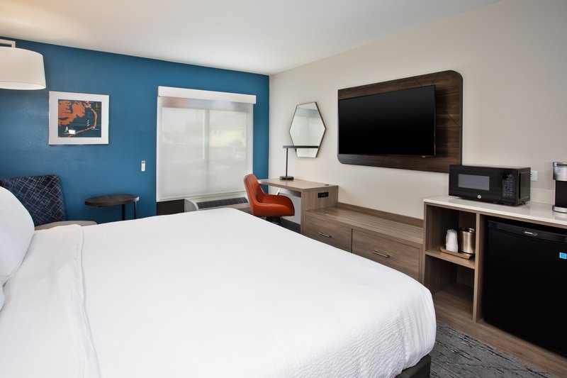 1 King Bed Comm & Mobil Access Roll Shwr