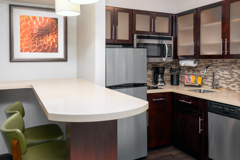 2 DOUBLE BEDS 1 ROOM SUITE NONSMOKING