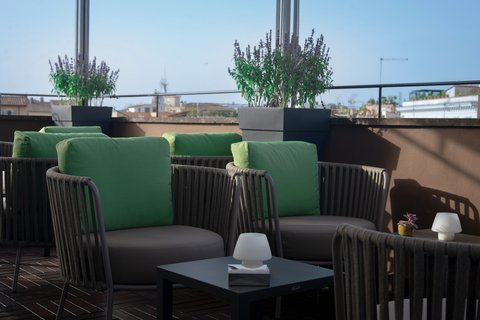 Relájese en nuestro Bar en la Terraza de la Azotea