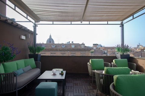 Aperitivo con vistas desde nuestra Terraza en la Azotea