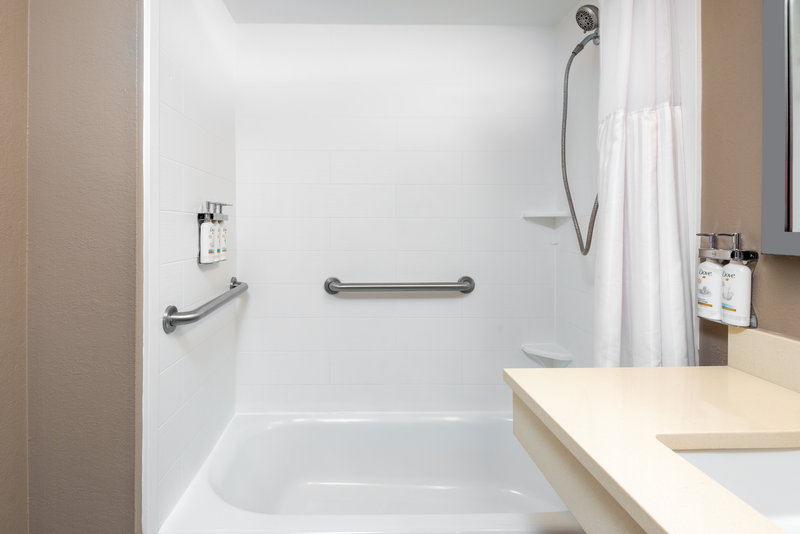 KING MOBILITY ACCESSIBLE TUB NONSMOKING
