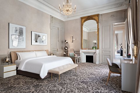 Suite (door open)