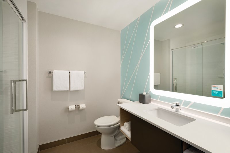 avid Hotels Traverse City