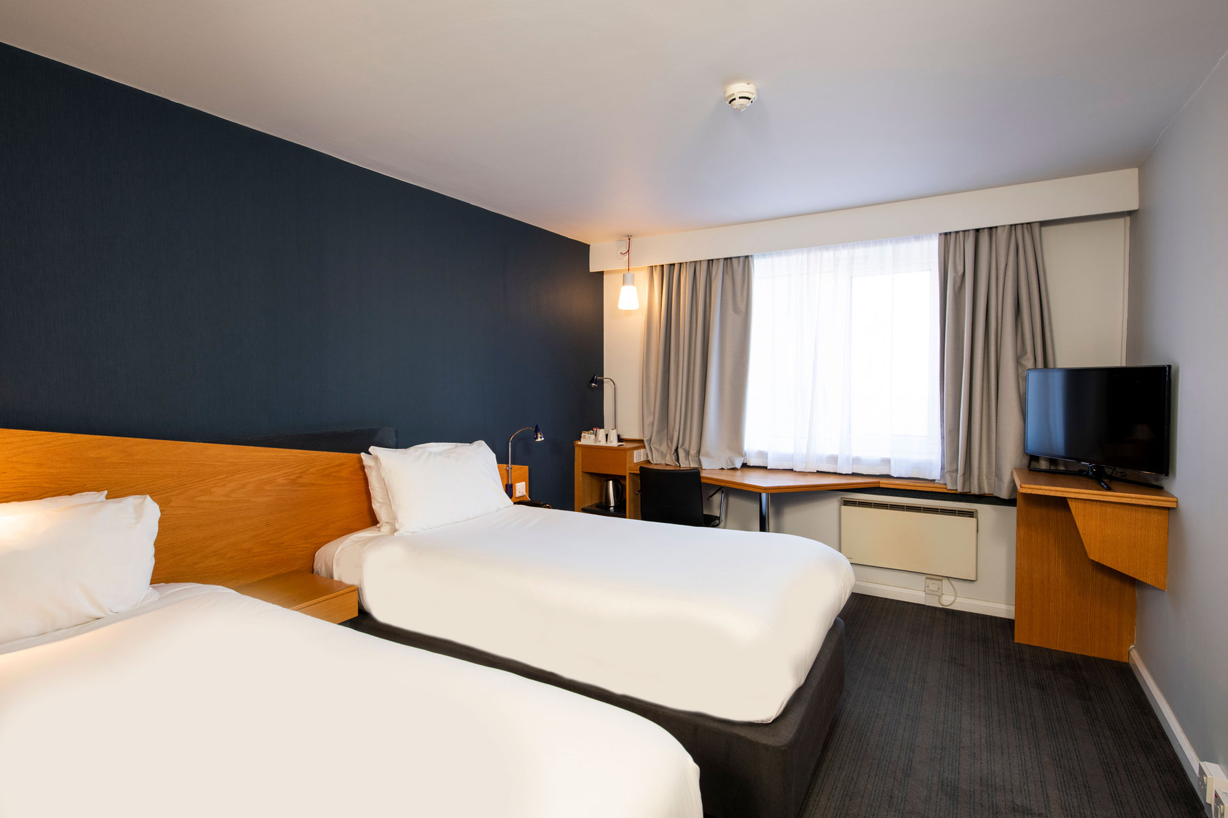Holiday Inn Express Birmingham - Oldbury Room Type - 2 Single Standard with Free Hot Breakfast