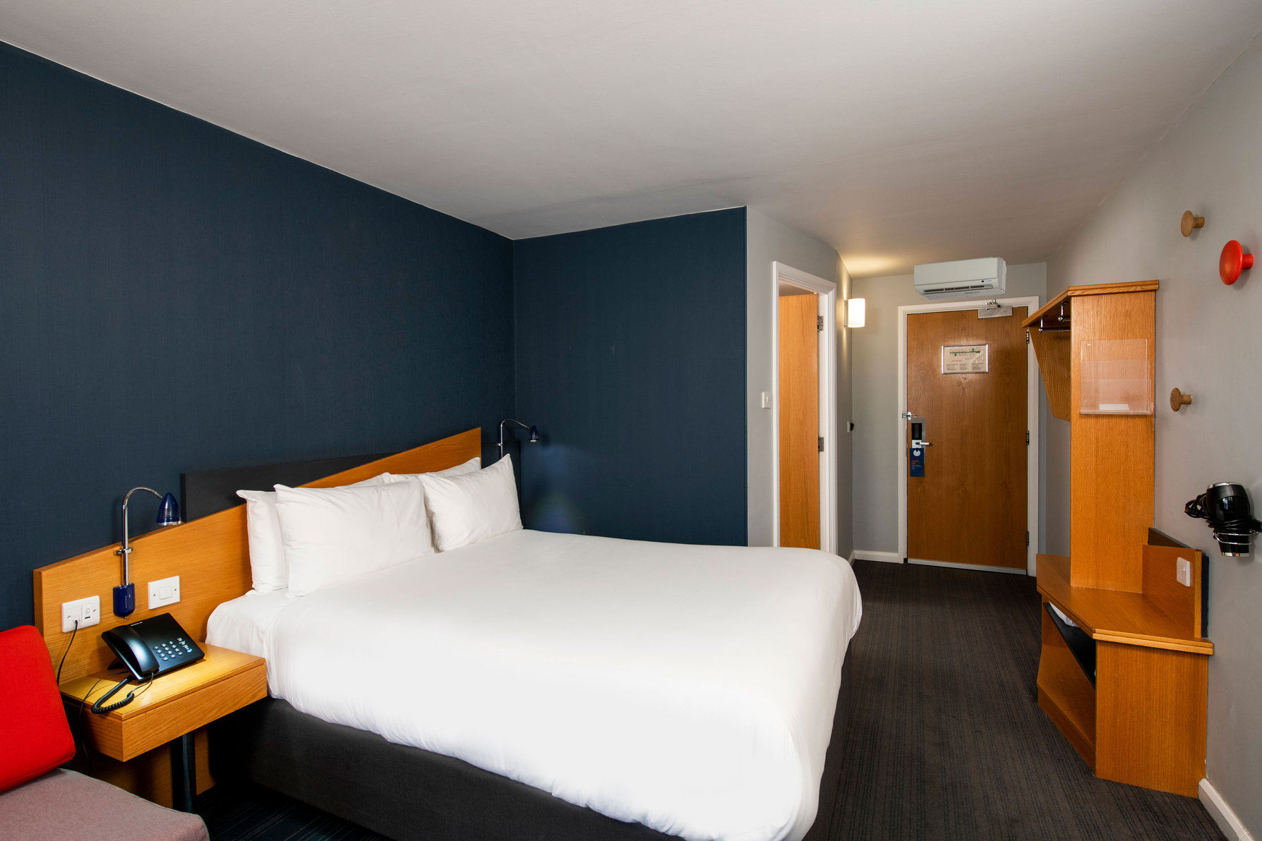Holiday Inn Express Birmingham - Oldbury Room Type - 1 Double Standard with Free Hot Breakfast