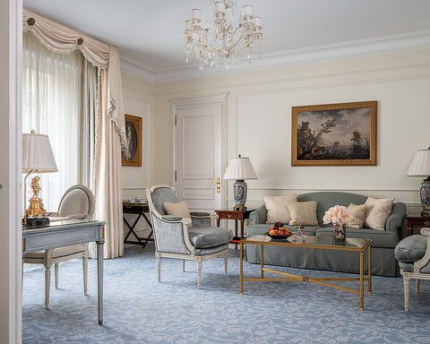Four Seasons Suite