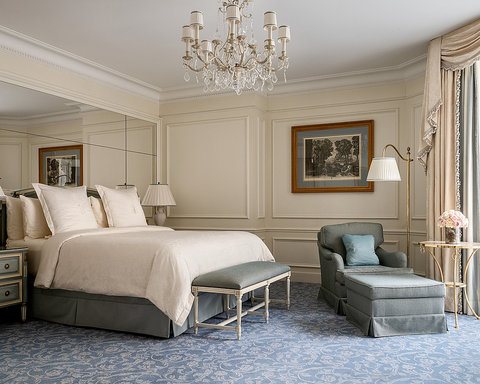 Four Seasons Suite