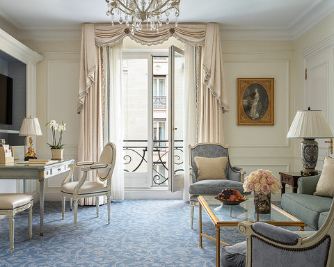 Four Seasons Suite