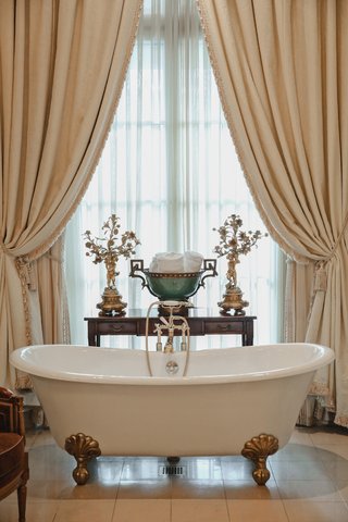 Suite Bathroom