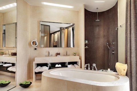 Superior Suite - Bathroom