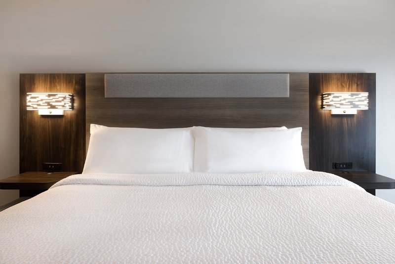 HOLIDAY INN EXP STES KU MEDCTR