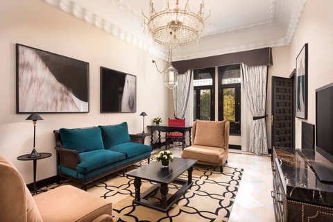 Deluxe Suite - Living Room