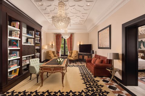 Victoria Eugenia Suite - Living Room