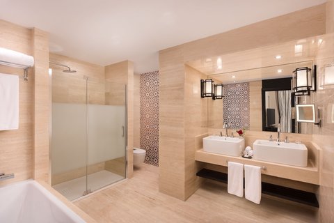 Deluxe Suite - Bathroom