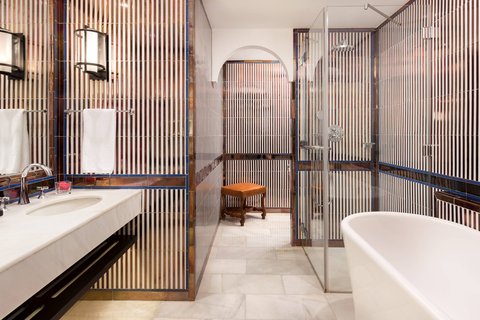Victoria Eugenia Suite - Bathroom