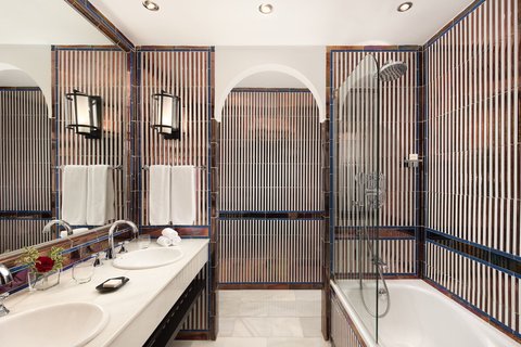Premium Suite - Bathroom
