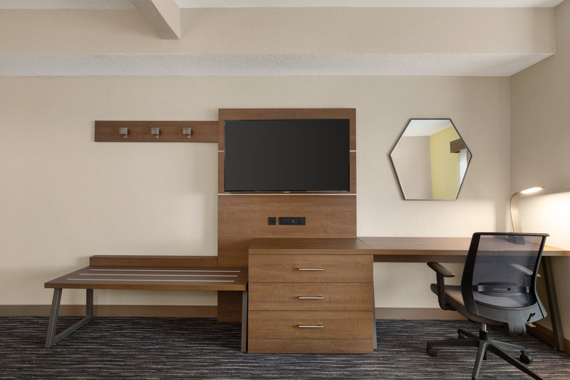 HOLIDAY INN EXP STES PEMBROKE