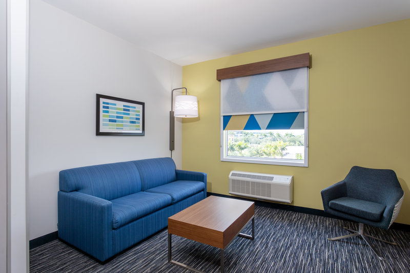 Holiday Inn Express and Suites Miramar