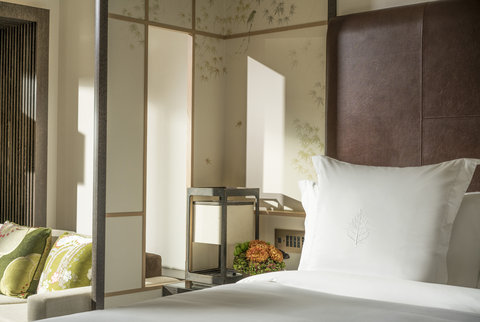FOUR SEASONS ROOM-KING