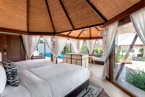 Villa Al Bahar con dos camas individuales y piscina con carpa