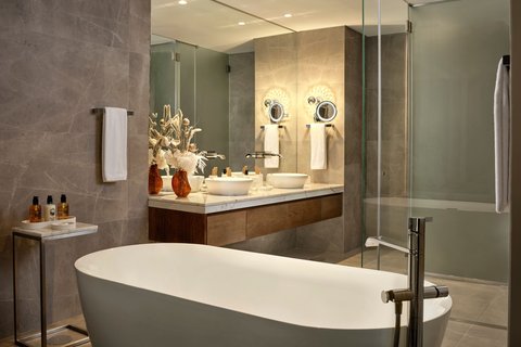 Suite Bathroom