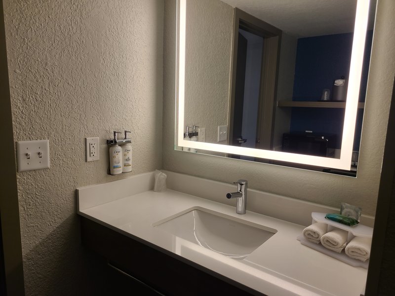 HOLIDAY INN EXP STES N EXEC AI