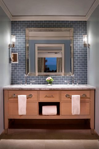 Suite Bathroom