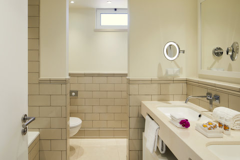 Residence Townhouse Suite Bathroom - Vila Vita Parc