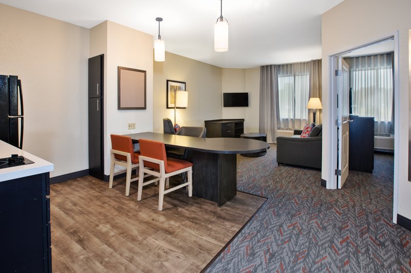 1 BEDROOM 1 BED KITCHENETTE SUITE