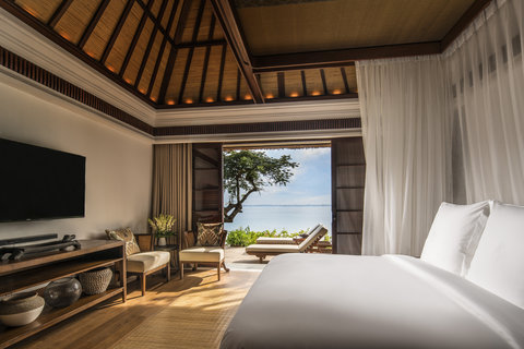 Two-Bedroom Premier Ocean Villa - Master Bedroom