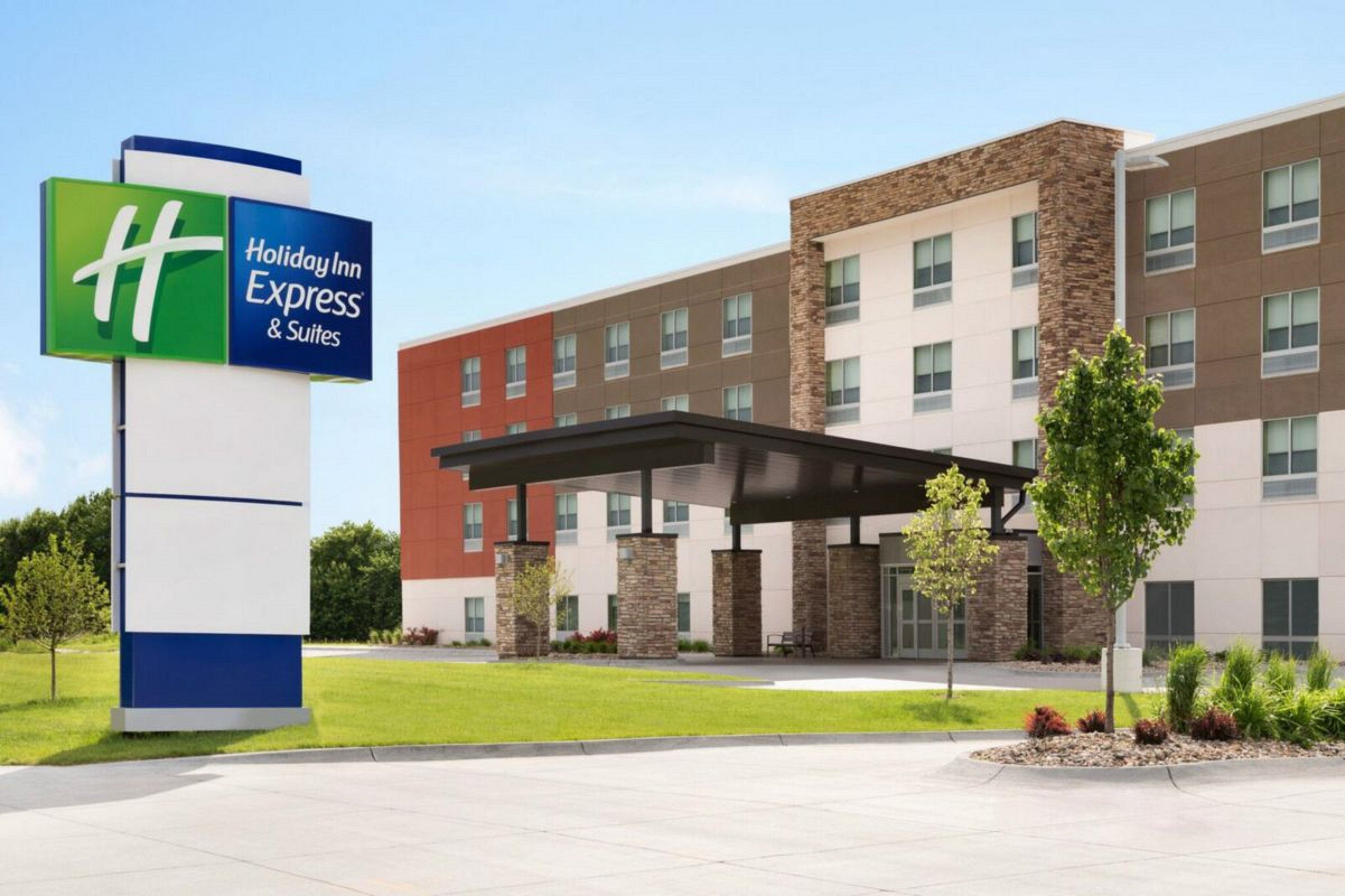 Holiday Inn Express and Suites Columbus – New Albany