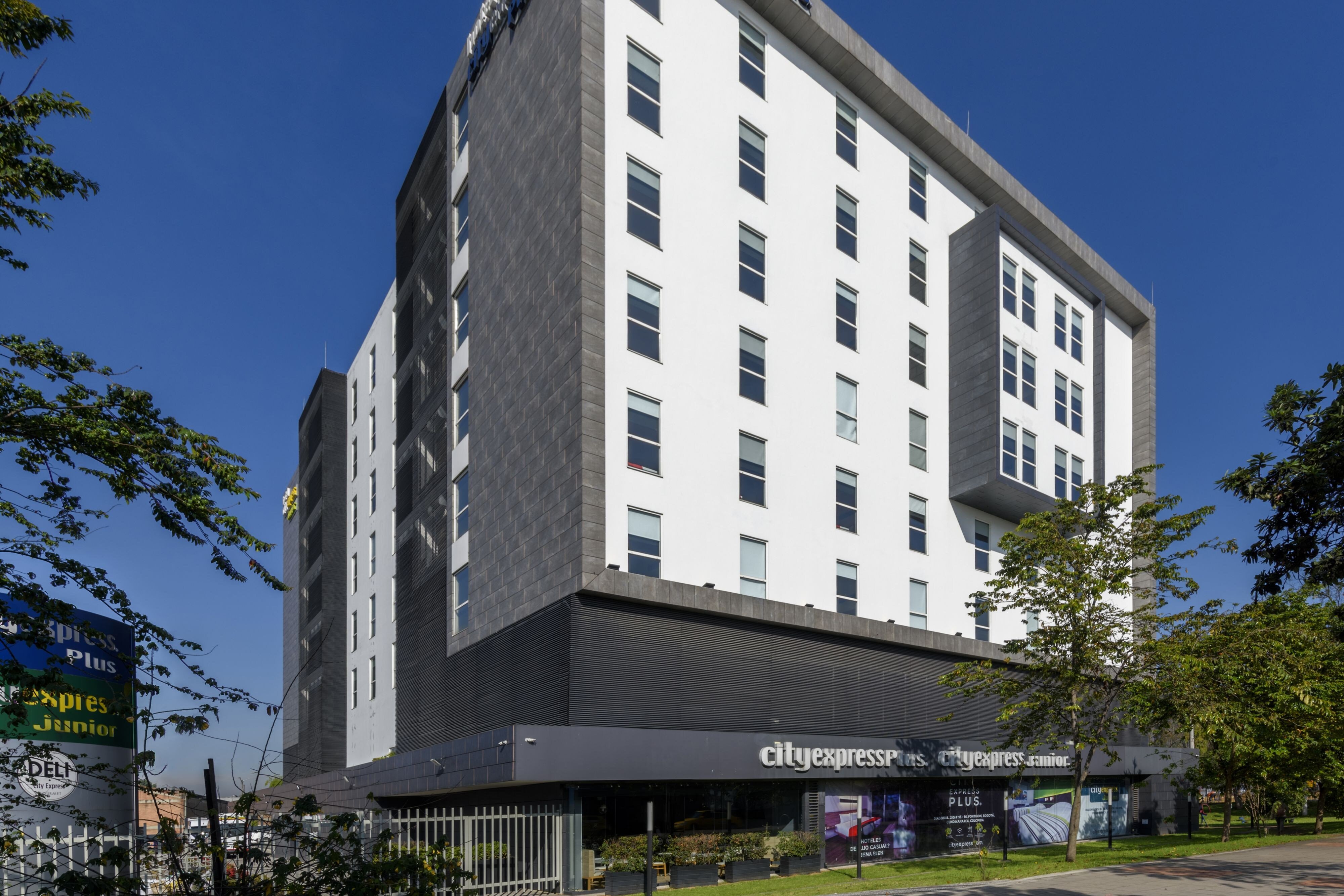 City Express Plus by Marriott Airport