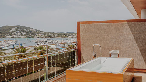 Cloud 9 Sea View