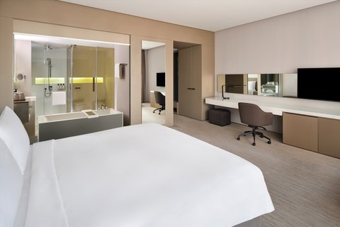 G&auml;stezimmer mit Kingsize-Bett