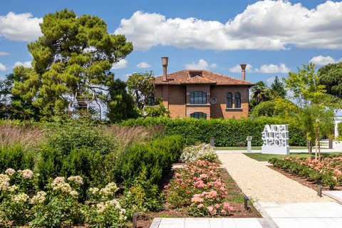 Jardín de rosas JW