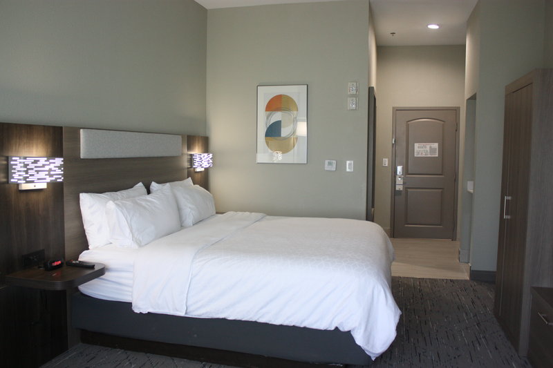 HOLIDAY INN EXP STES SHAMROCK