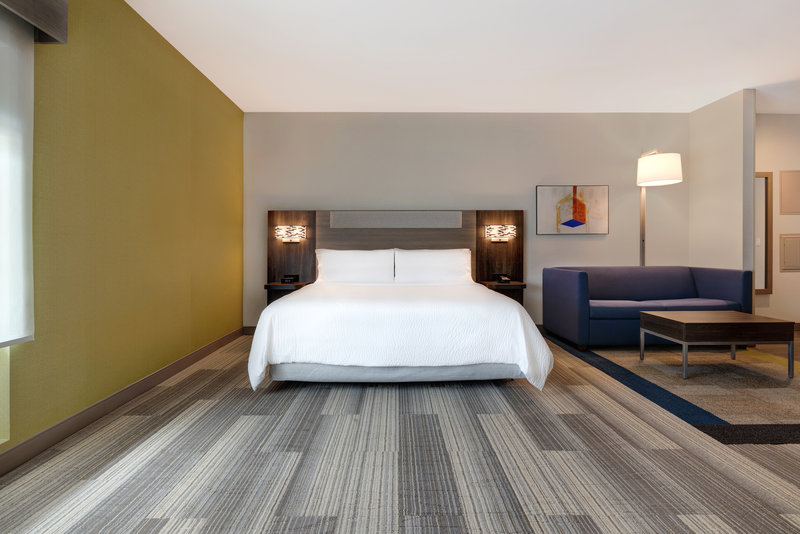 Holiday Inn Express and Suites Glendale Downtown