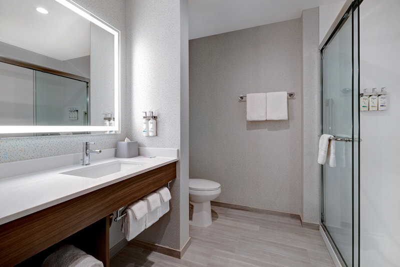 Holiday Inn Express and Suites Glendale Downtown