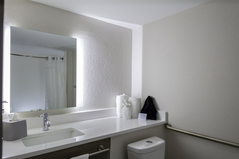Holiday Inn Express Rocky Mount – Sports Center