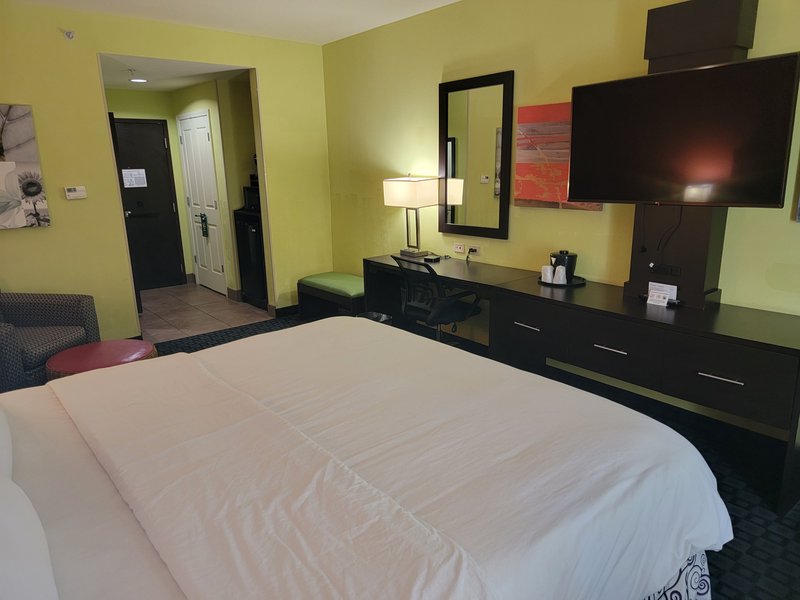 HOLIDAY INN GARLAND