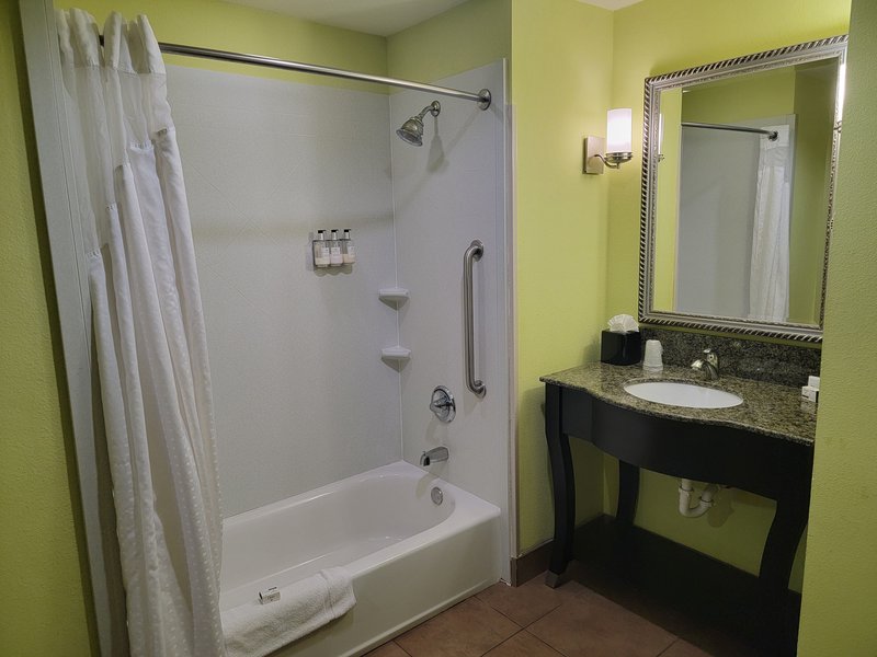 HOLIDAY INN GARLAND