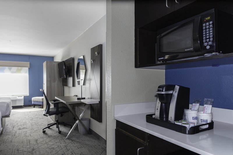 HOLIDAY INN EXPRESS & SUITES ROANOKE RAPIDS