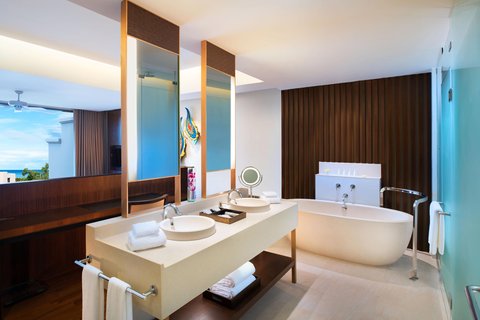 Bathroom - One Bedroom Pool Suite