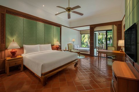 Deluxe Family Garden View Room - King