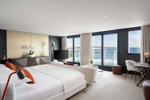 Luxury Guest Room - Sea Front with Balcony