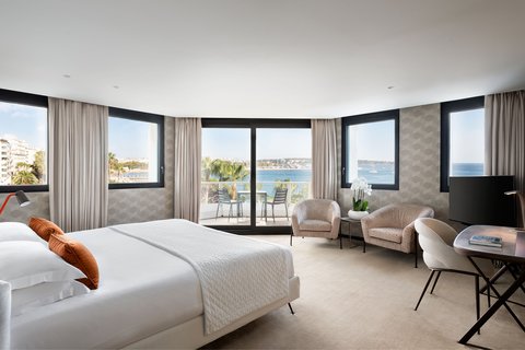 Luxury Guest Room - Sea Front with Balcony